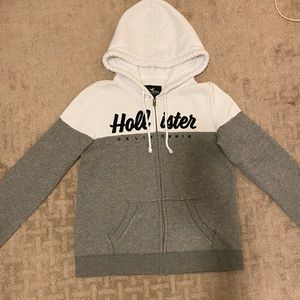 Small Women’s Hollister Hoodie
